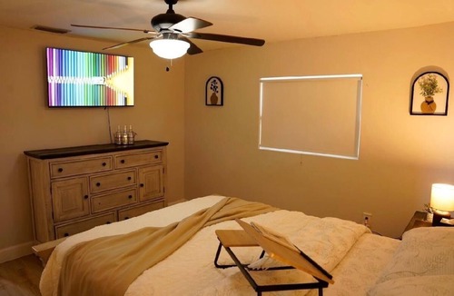 Carrollwood House | 2-bedroom farmhouse in peaceful Tampa with cool AC breeze