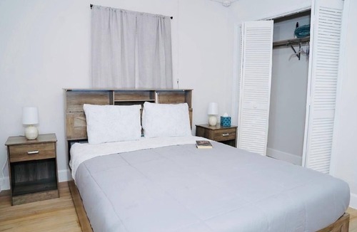Carrollwood House | 2-bedroom farmhouse in peaceful Tampa with cool AC breeze