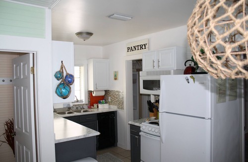 Laurel House | 2-bedroom vacation home just 1.25 miles from Nokomis Beach!