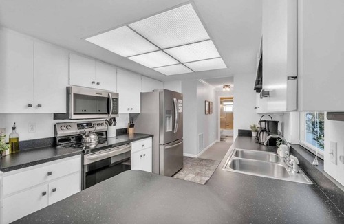 Sarasota Springs House | 2 Blocks from Legacy Trail + Pool + Pool Table