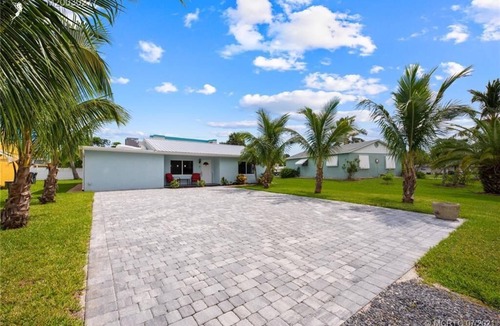 Fort Pierce House | 2 Blocks to Beach Remodeled 3/2 Home Pets Welcome!