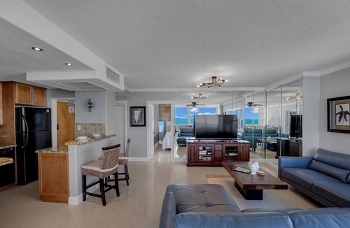 Galt Mile Condo | 2 BR Apt w/amazing view of the beach, pool, beach bar and private Jacuzzi