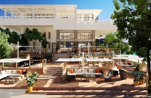 Rock Harbor Hotel | 2 Coconut Wing King Room w/Direct Waterfront View