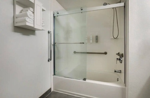 Polk Village Hotel | 2 Efficient Rooms for Families Visiting Port Royal – 6.3 Miles | Pet-Friendly