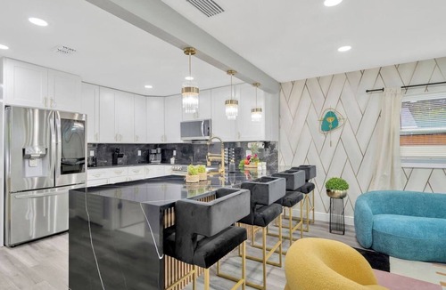 Old Seminole Heights House | 2 Houses Near Downtown, 5 Bed and 4 Bath Sleeps 12