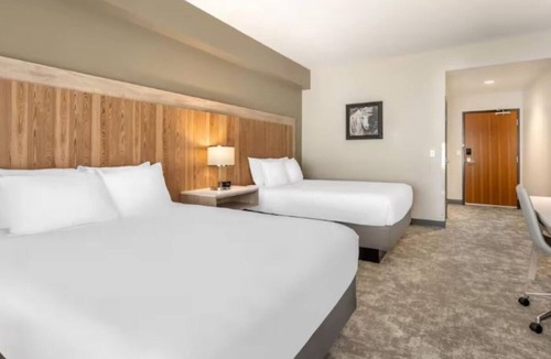 Pendleton Hotel | 2 Inviting Rooms Close to Airport – Escape to a Quiet Peaceful Stay