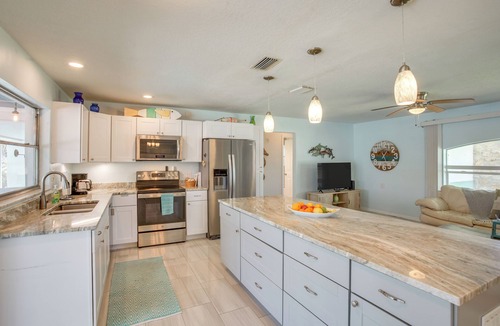 Yacht Club House | 2 Mi to Beach: Canal-Front Home in Cape Coral!