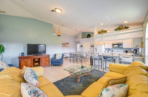 Naples Park Cottage | 2 Mi to Beach: Naples Home w/Pool!