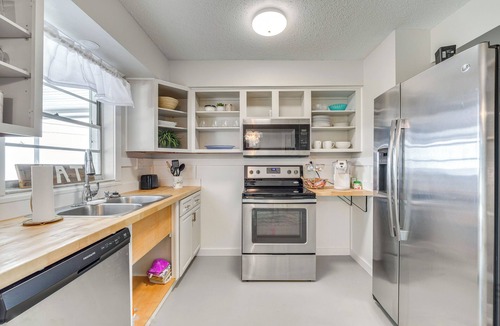 Crystal River House | 2 Mi to Three Sisters Springs: Home w/Patio