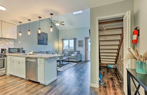 Vernon Condo | 2 Mi to Waterpark: Vernon Township Gem w/Balcony
