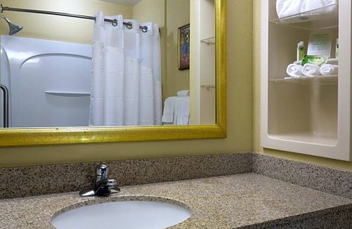 Sebring Hotel | 2-Star Hotel ∙ Holiday Inn Express Sebring, an IHG Hotel