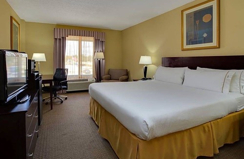 Sebring Hotel | 2-Star Hotel ∙ Holiday Inn Express Sebring, an IHG Hotel