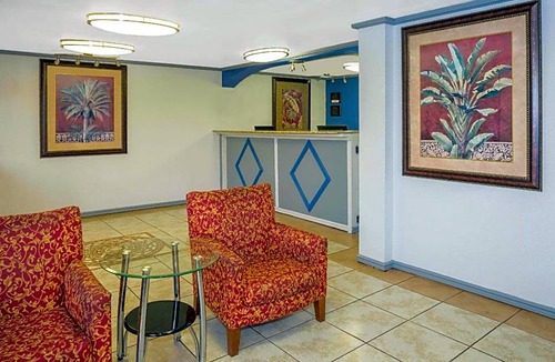 Fort Myers Hotel | 2-Star Hotel ∙ Travelodge by Wyndham Fort Myers North