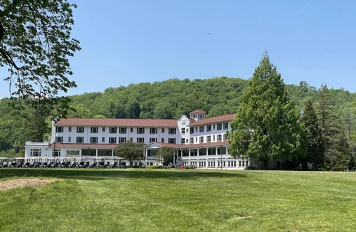 Shawnee On Delaware Hotel | 2 Units | Inviting Retreat Great for Nature Hikes & Relaxing River Trips