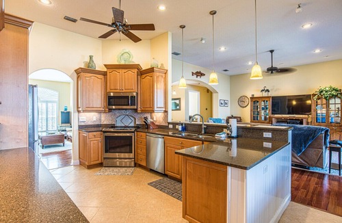 Crystal River House | 2 Waterfront Homes w Pvt Docks, Kayaks, Outdoor Spaces, Gulf Views