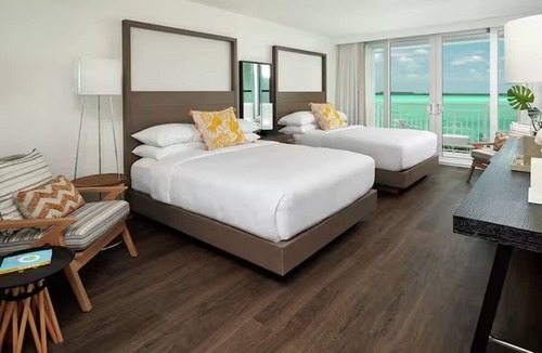 Rock Harbor Hotel | 2 Waterfront Room In 2 Queen Beds w/Beach & Pool