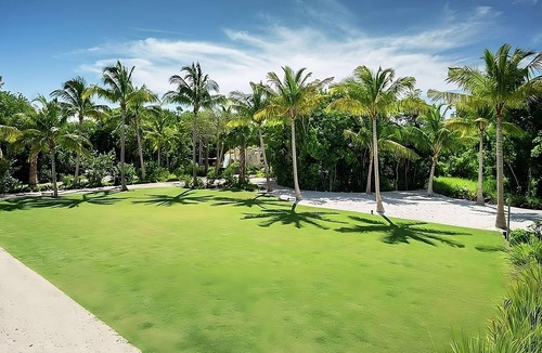 Rock Harbor Hotel | 2 Waterfront Room In 2 Queen Beds w/Beach & Pool