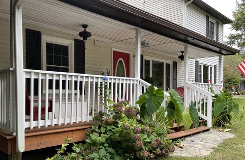 Black Mountain House | 20 Minutes from Biltmore House, 15 to Asheville.
