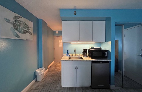 Schulte Park Condo | 20 Steps to the Sand! Pool, Ocean Views & Tiki Fun