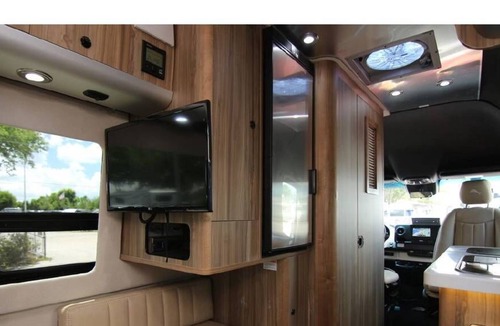 Island Estate House | 2018 MERCEDEZ AIRSTREAM INTERSTATE
