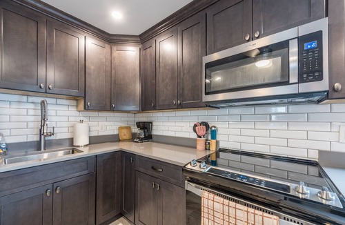 Ortley Beach House | 2026 LAVALLETTE: NEW Gourmet Kitchen & Bathroom & 2 Blocks to BEACH