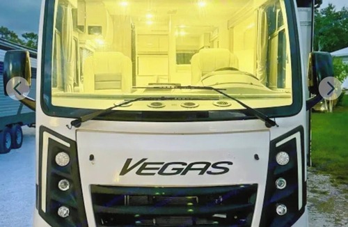 Myakka City House | 2026 Unique Resort-Style Stay on Wheels! Sleeps 2-4 We deliver & Set Up!
