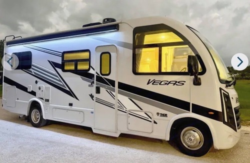 Myakka City House | 2026 Unique Resort-Style Stay on Wheels! Sleeps 2-4 We deliver & Set Up!