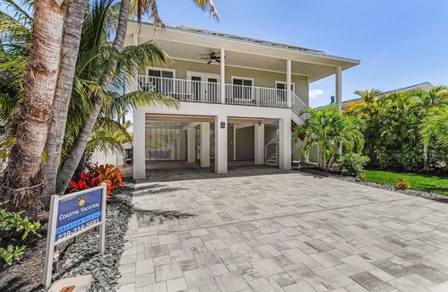 Fort Myers Beach House | 246 Sunset Oasis: Private Pool, Pet-Friendly, Sleeps 8