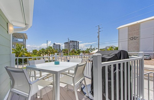 Fort Myers Beach House | 2633 Coconut Dreams A: 3BR w/Pool & Steps to Beach