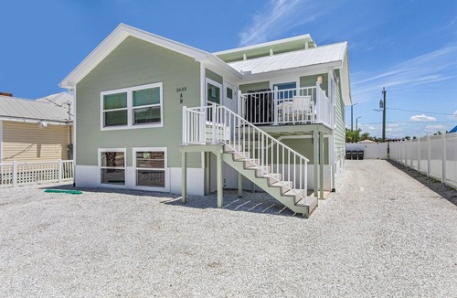 Fort Myers Beach House | 2633 Coconut Dreams A: 3BR w/Pool & Steps to Beach