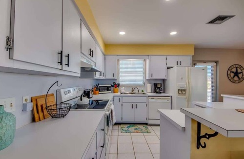 Fort Myers Beach House | 280 Ostego Cute Pet Friendly Pool Home near Beach
