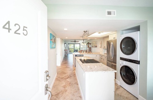 South Island Condo | 2B/2B WATERFRONT HARBOUR POINTE VACATION CONDO! WALK TO BEACH! RESORT POOL!
