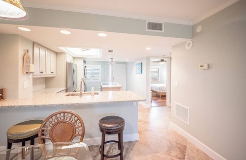 South Island Condo | 2B/2B WATERFRONT HARBOUR POINTE VACATION CONDO! WALK TO BEACH! RESORT POOL!