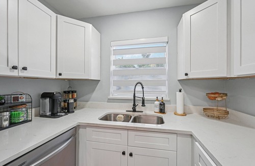 Fort Myers House | 2BD-2BA Retreat -Fast Wi-Fi- Near Beach & Downtown