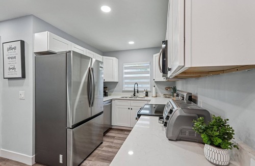 Fort Myers House | 2BD-2BA Retreat -Fast Wi-Fi- Near Beach & Downtown