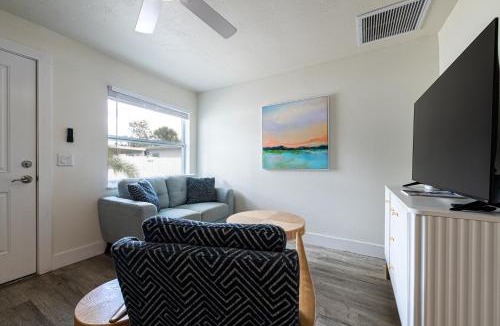 Indian Rocks Beach Apartment | 2bd 2ba Sunview 6 2Mins to BeachPool!