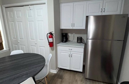 Madison Apartment | 2BR/1BA - Bright & Comfortable Apartment!