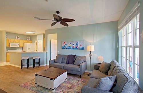Majestic Palms Condo | 2BR 2 BA Close to Sanibel and Ft. Myers Beaches