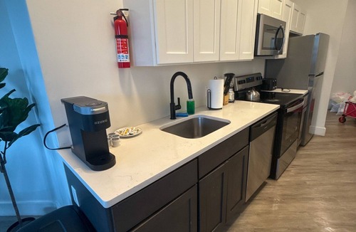 Elizabeth Apartment | 2BR apt near EWR airport 7xw8