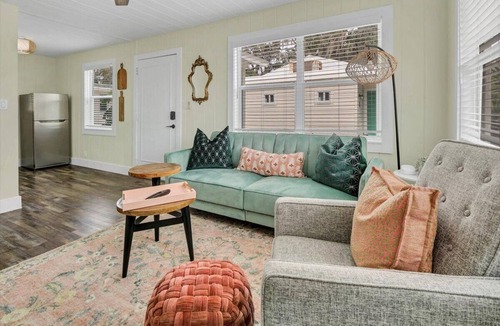 Safety Harbor House | 2BR Bungalow Walk DT Safety Harbor Pet Friendly!