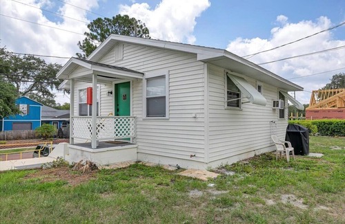Safety Harbor House | 2BR Bungalow Walk DT Safety Harbor Pet Friendly!