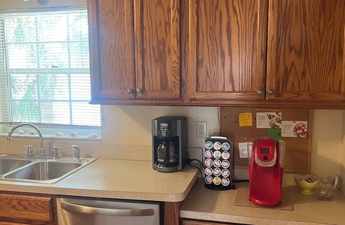 Englewood South Condo | 2BR Condo w/Pool, Wi-Fi & Parking – Walk to Groceries, 3 Miles from Beach