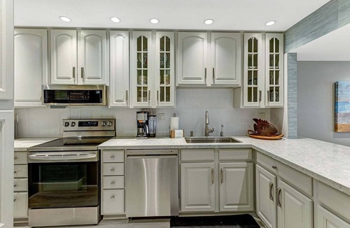 Islamorada Condo | 2BR Islamorada condo with pool, gym, balcony, and full kitchen.
