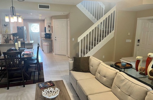 Palmer Ranch House | 3-bd, 2.5-ba end unit townhome in amazing gated community within Palmer Ranch