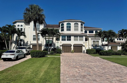 Old Naples Villa | 3-bed, 3-bath villa with pool in Olde Naples. Walk to 3rd, 5th and the beach!