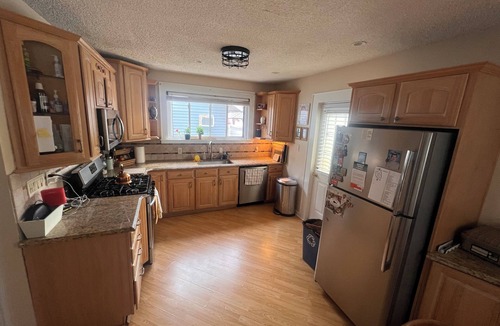 North Arlington House | 3-bedroom 2-bath house in quiet North Arlington close to MetLife & airports