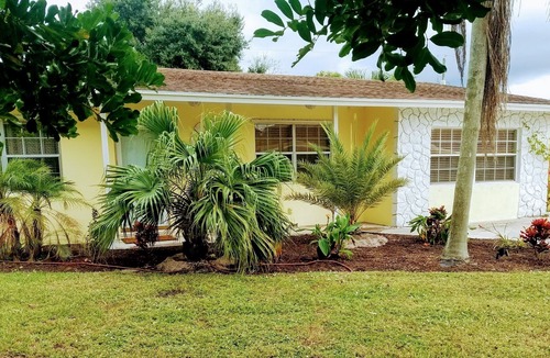 Stuart House | 3 Bedroom 2 Bath House with pool - Close to the beach and downtown