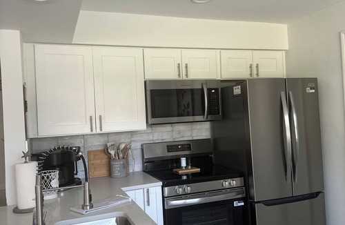 Shore Acres House | 3-bedroom house in soothing St. Petersburg with cool AC