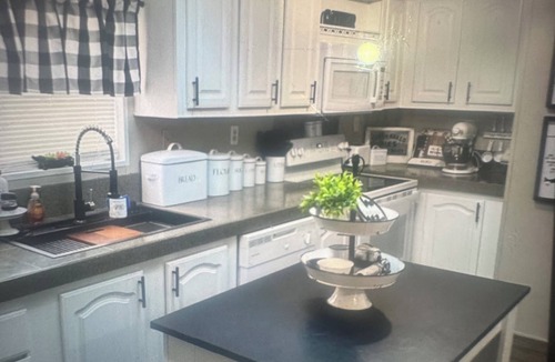 Sebring House | 3-bedroom house in adorable Sebring with cool AC