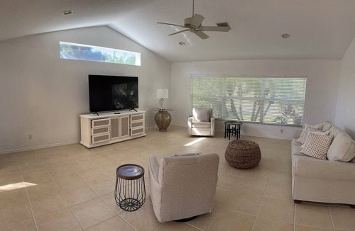 Venice House | 3-bedroom house in charming Venice with AC, WiFi. Short ride to Venice Beaches